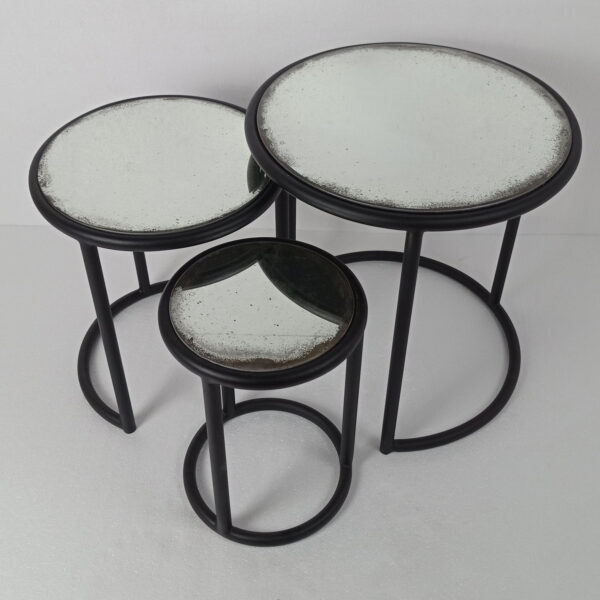 0105009 Round Antique Silver Tables