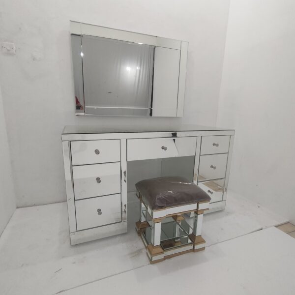 0109007 Makeup Mirror Table